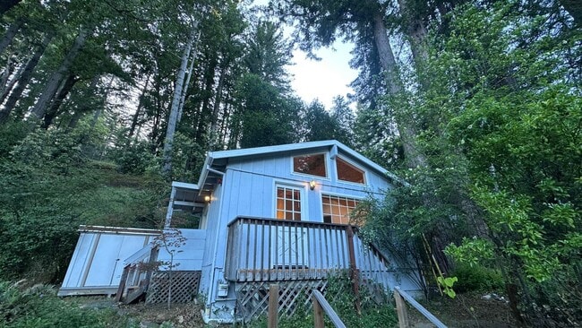Building Photo - 10311 California Dr