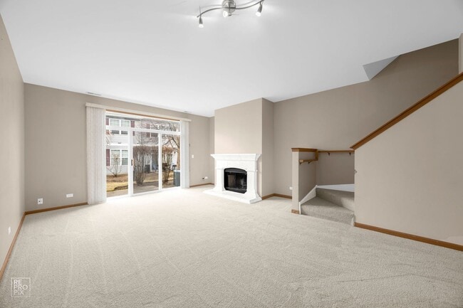 Building Photo - GORGEOUS 2 BEDROOM TOWNHOME LOCATED IN LINDENHURST AVAILABLE JUNE 14!