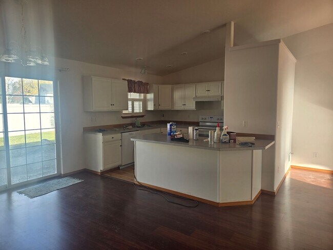 Building Photo - Charming 3 Bed / 2 Bath Single-Level Home in CDA – Available Now!