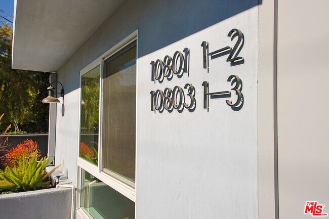 Building Photo - 10803 Kling St