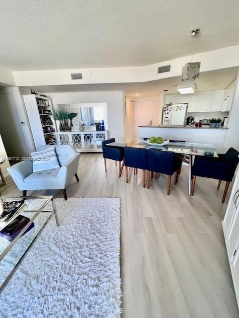 Building Photo - 19501 W Country Club Dr