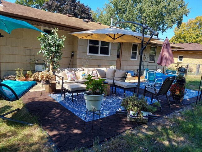 Building Photo - 10131 Girard Ave S