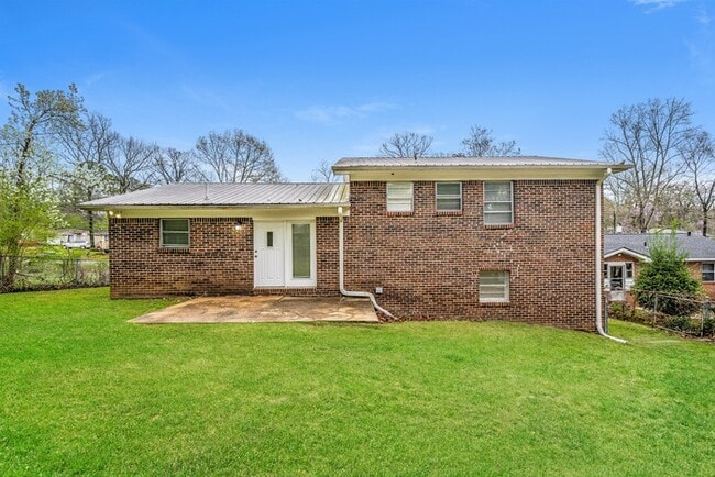 Building Photo - 1212 Birchwood St