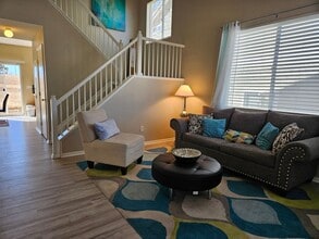 Building Photo - Charming House - Backs To Open Space - Ava...