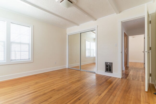 Building Photo - 3-Bedroom 2 Bath Classic Cape Cod House  (...