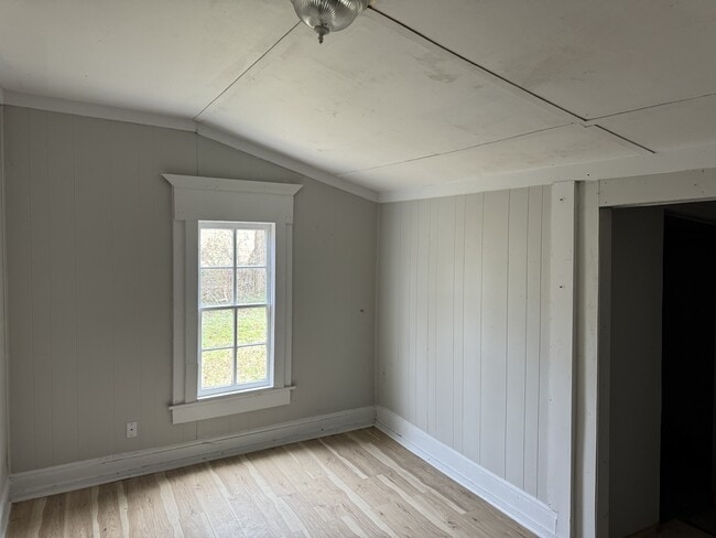 Building Photo - 1614 Proper St