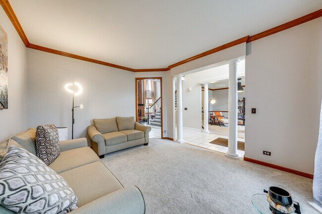 Building Photo - 3423 Goldfinch Dr