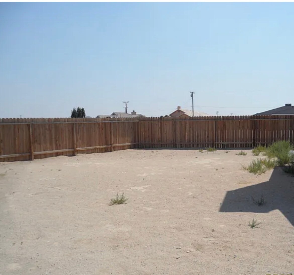 Building Photo - 10733 Garibaldi Dr