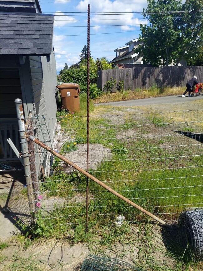 Building Photo - Charming Tacoma Home on a Peaceful Corner Lot!