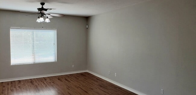 Building Photo - Stunning Estates at the Spectrum!