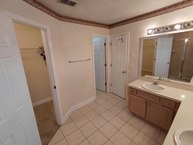 Building Photo - 1810 Newman Ln