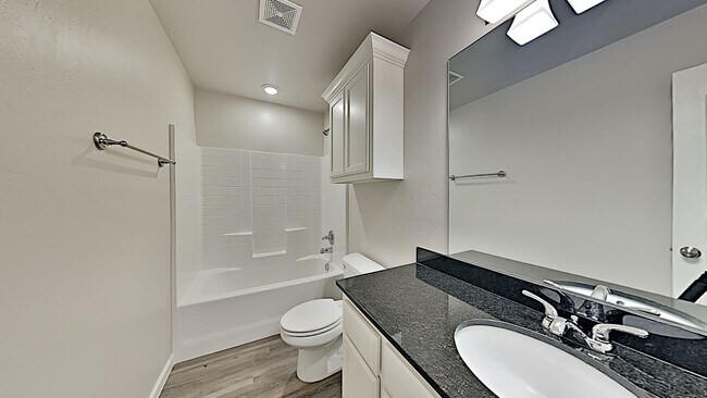 Building Photo - 2 Bedroom 2 Bath 2 Car Garage Duplex with ...