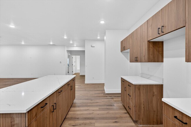 Building Photo - L199ER