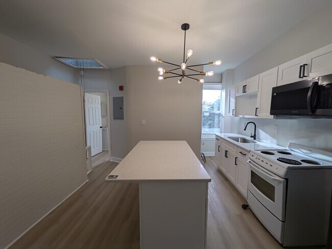 Building Photo - 434 N 52nd St