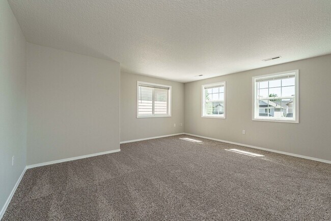 Building Photo - Your Next Home Awaits! 4BR/2.5BA with Fenc...