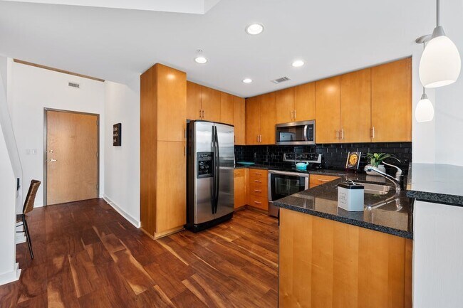 Building Photo - 360 Nueces St