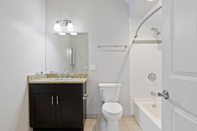 Building Photo - 303 Islington St