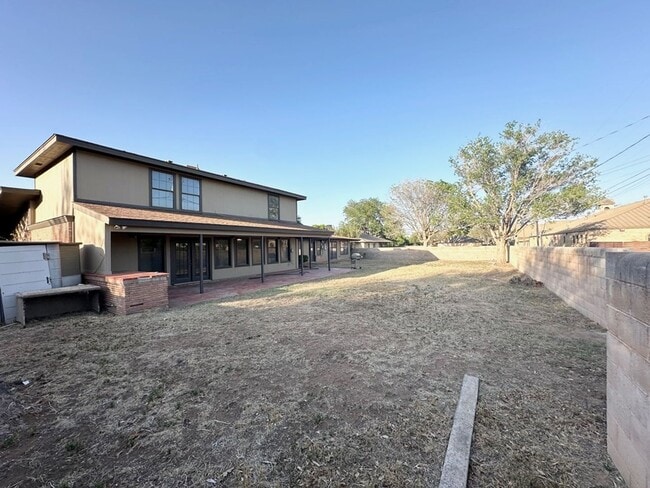 Building Photo - 5 Bedroom 3.5 Bath Ready to Rent ASAP!