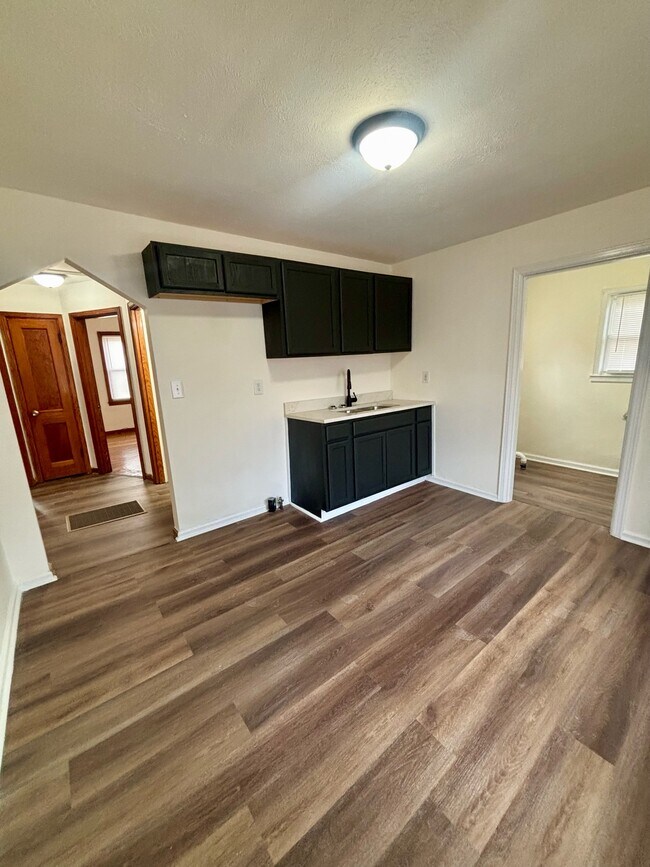 Building Photo - 1700 Sonne Ave