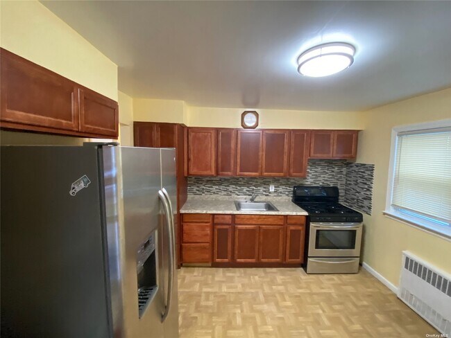 Building Photo - 450 Beach 68th St