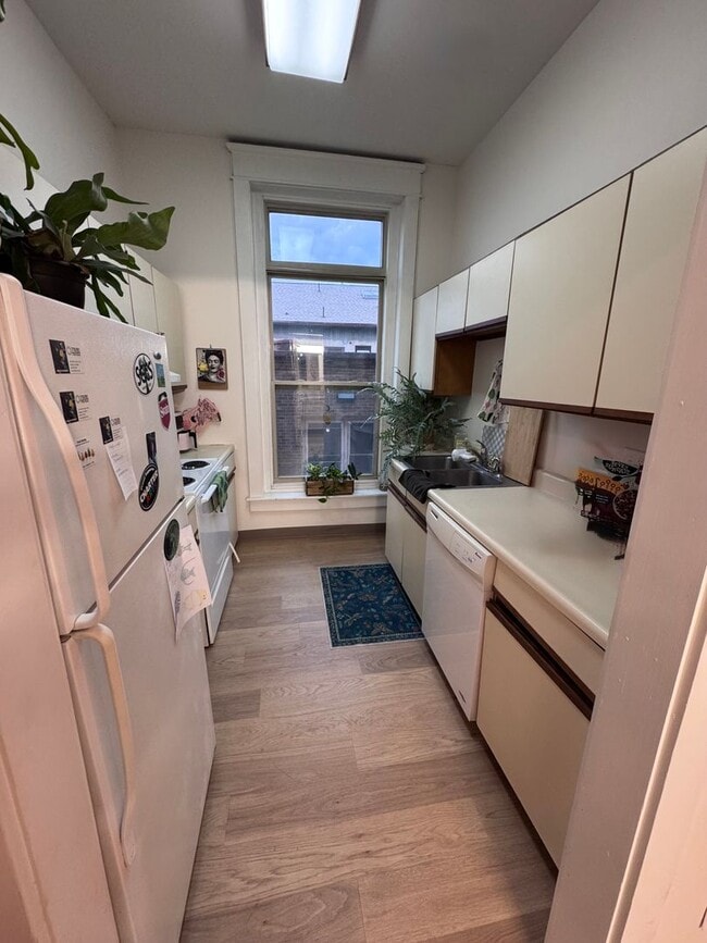 Building Photo - 1 Bedroom + Office Space in Emmaus