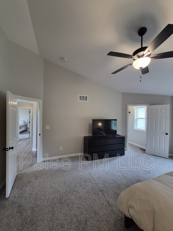Building Photo - 6179 Ballyshannon Dr
