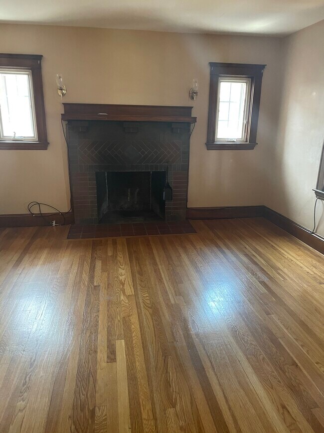 Building Photo - 202 High St