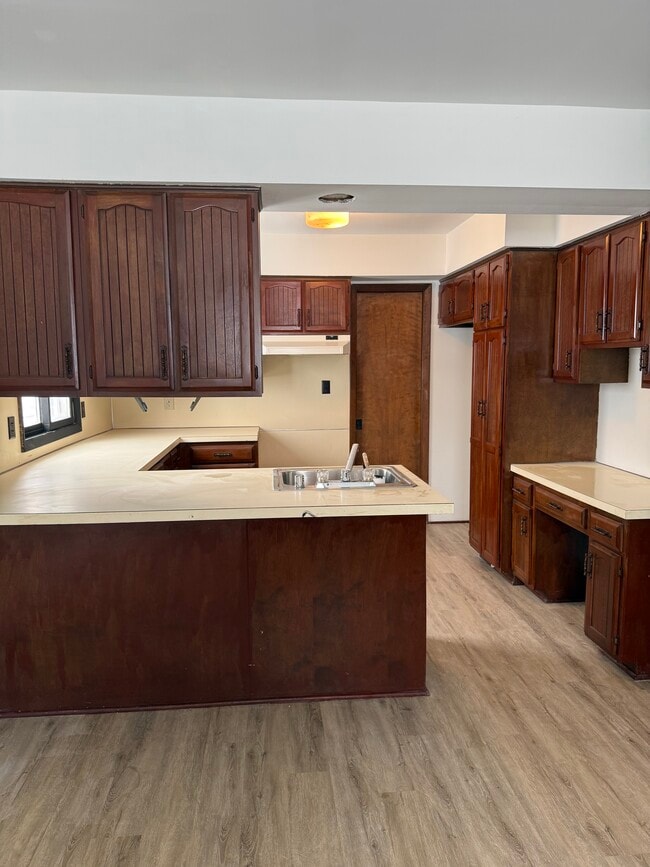 Building Photo - 6727 Parkland