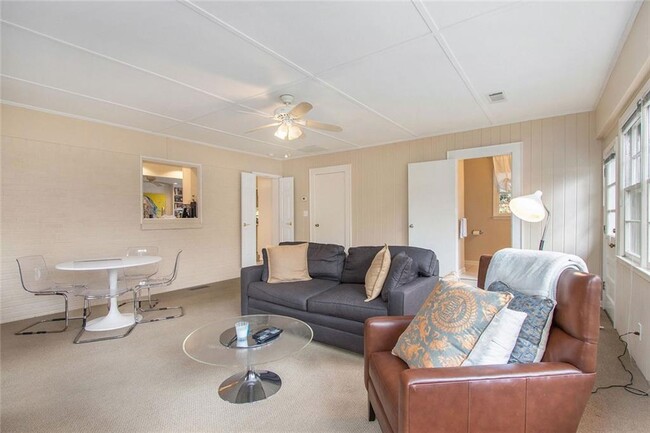 Building Photo - 3873 Land O Lakes Dr NE