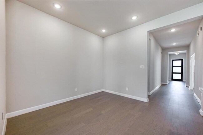 Building Photo - 8727 Arbor Trail Dr