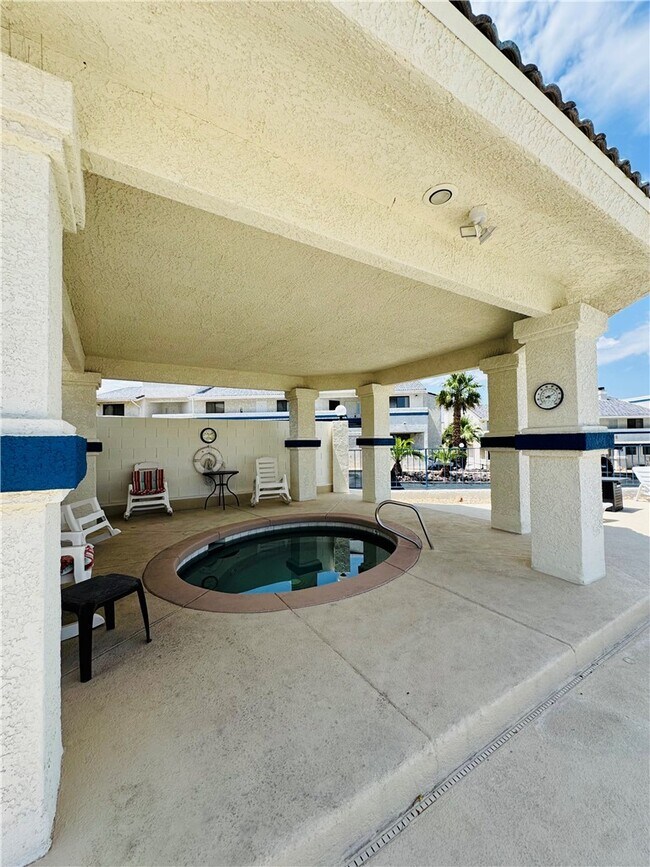 Building Photo - 2022 Merrill Ln