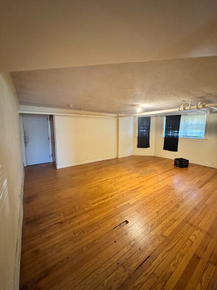 Building Photo - 7355 S Kingston Ave