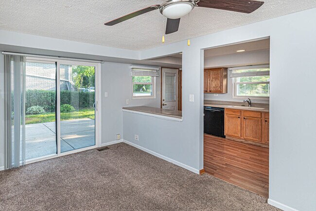 Building Photo - 1403 E Lillian Ave