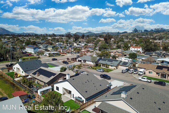 Building Photo - 4 br, 2 bath House - 914 Passion Place