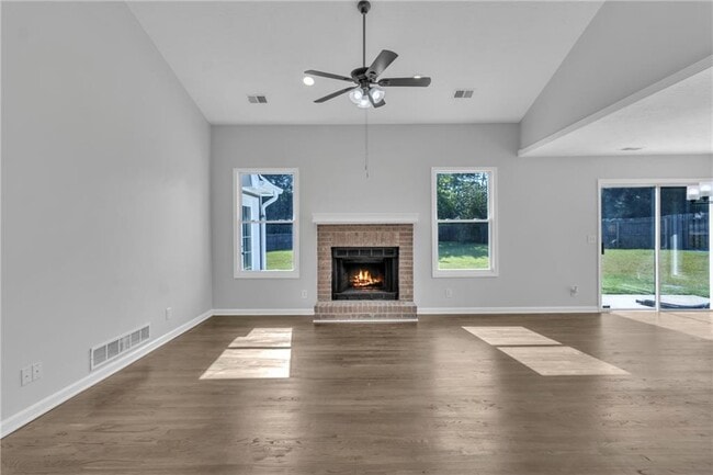Building Photo - 250 Meadow View Dr