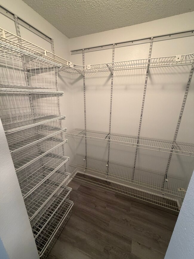 Building Photo - 12833 Parkbury Dr