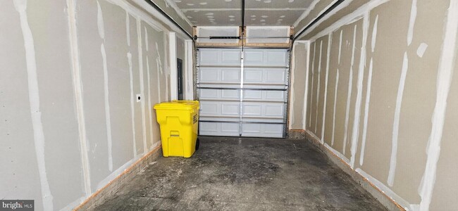 Building Photo - 2542 -A Verona Pl