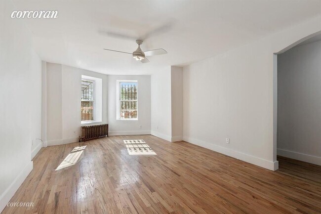 Building Photo - 438 Lewis Ave