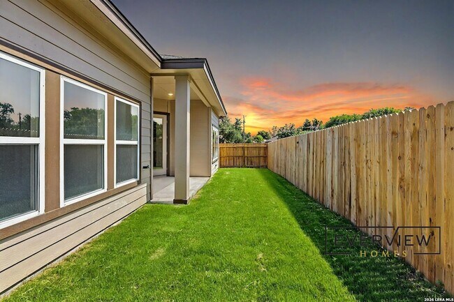 Building Photo - 405 Park Cir