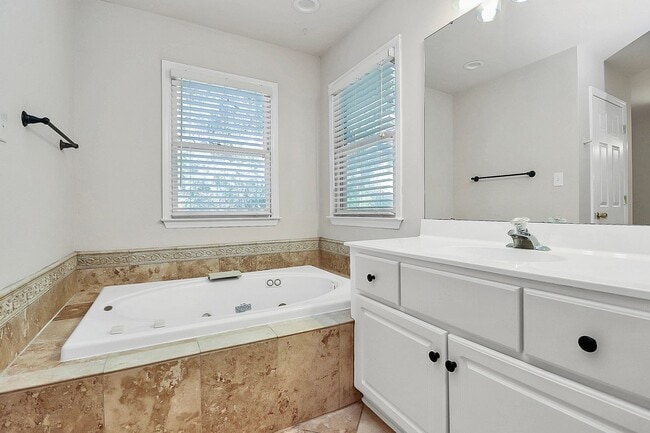 Building Photo - Large Olde Providence Home For Rent!