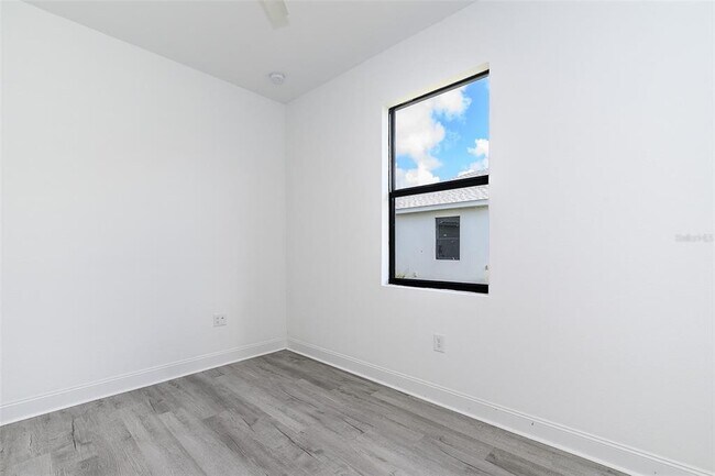 Building Photo - 3304 Glencove St