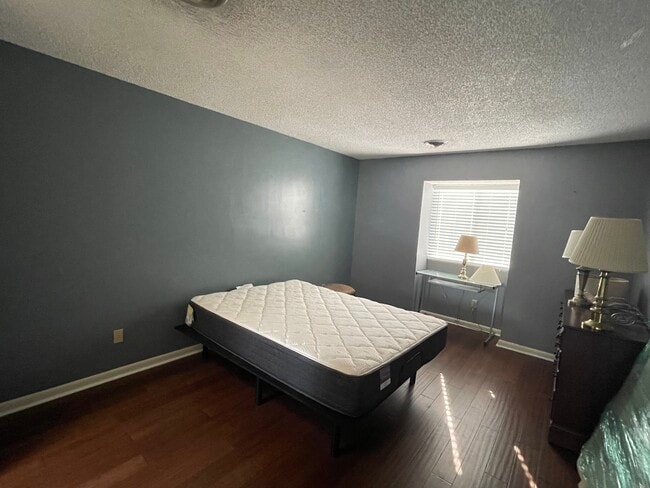 Building Photo - 2425 Cypress Ct