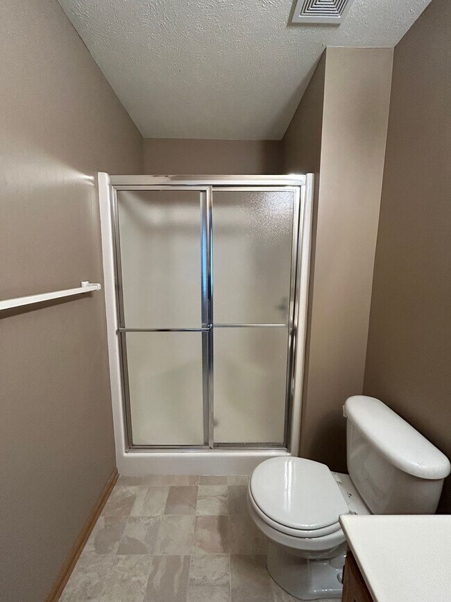 Building Photo - Spacious Millard Living with a Backyard You’ll Love