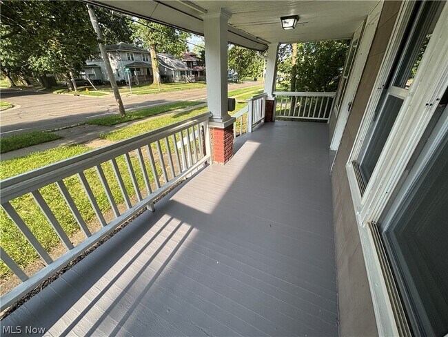Building Photo - 974 Lovers Ln