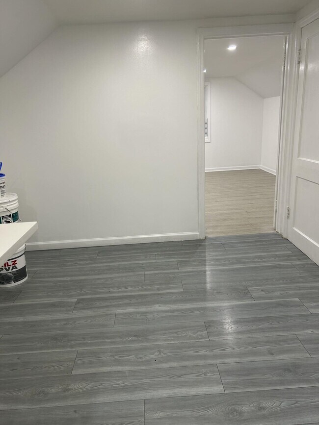 Building Photo - 28 Linden Ave