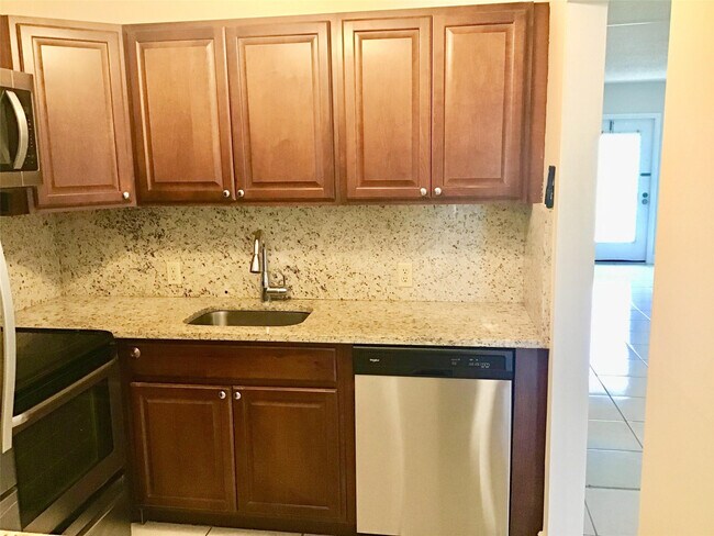 Building Photo - 135 Fanshaw D