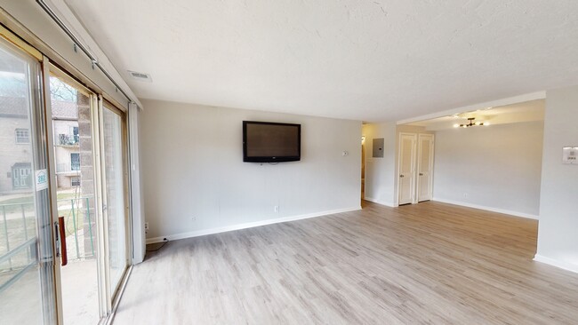 Building Photo - 502 Oak St