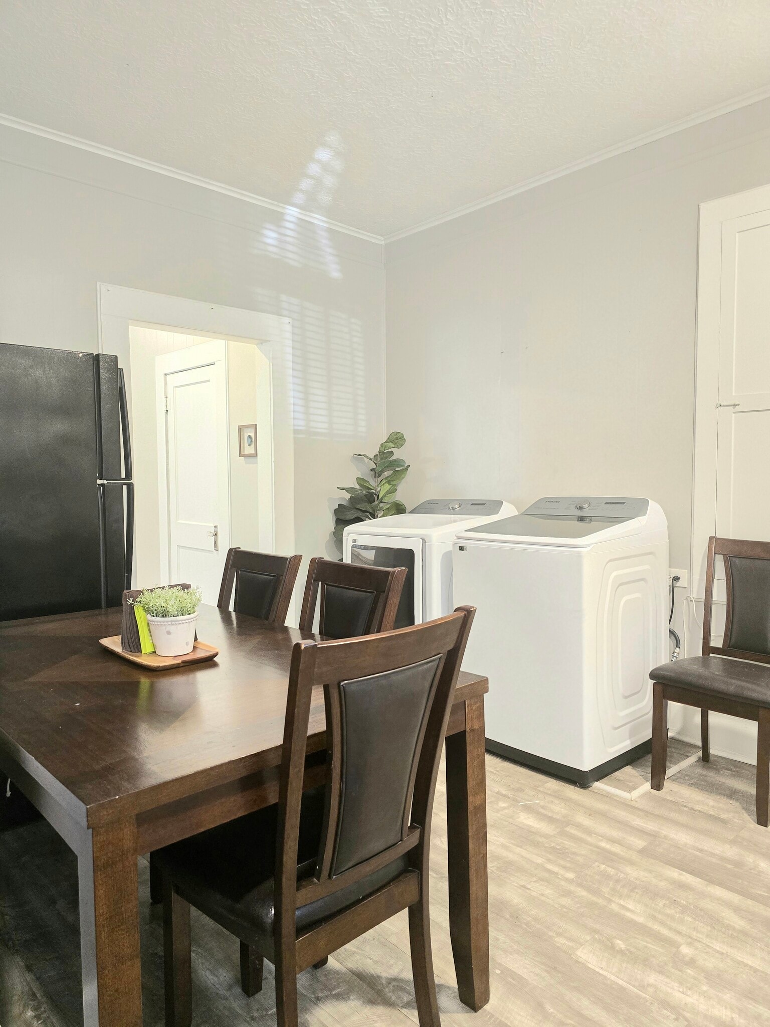 Building Photo - 805 14th St