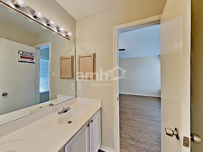 Building Photo - 12202 Gwendolen Dr