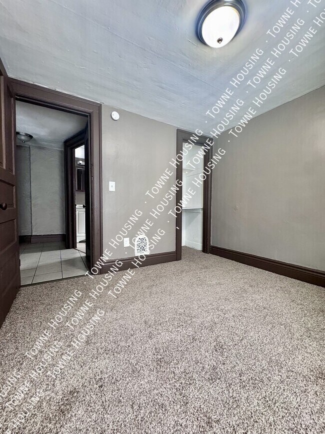 Building Photo - 10 Parkview Ave